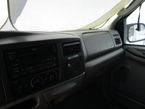 Used 2005 Ford Excursion XLT image 8