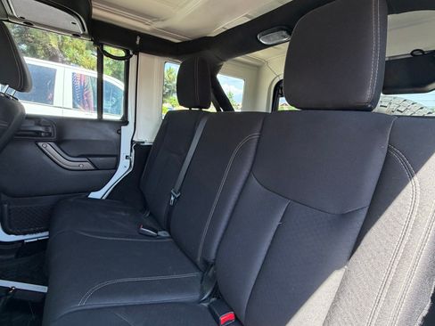 Used 2018 Jeep Wrangler Unlimited Sport AWD/4WD image 15