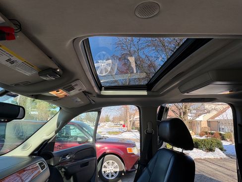 Used 2014 Chevrolet Suburban LTZ image 11