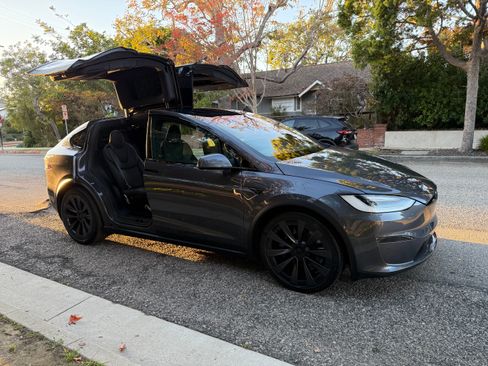 Used 2022 Tesla Model X Plaid image 14