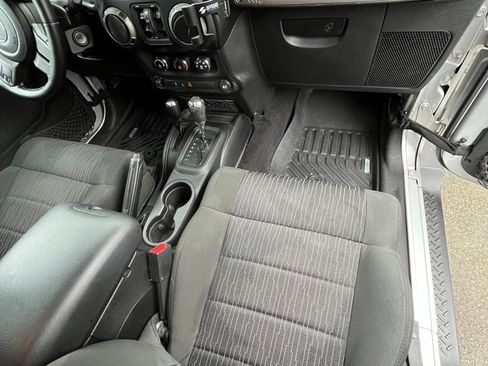 Used 2011 Jeep Wrangler Unlimited Sport w/ Dual Top Group image 9