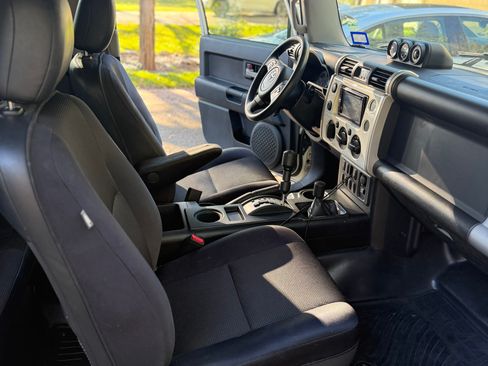 Used 2013 Toyota FJ Cruiser 4WD image 13