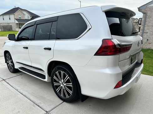 Used 2020 Lexus LX 570 4WD w/ Luxury Package image 5