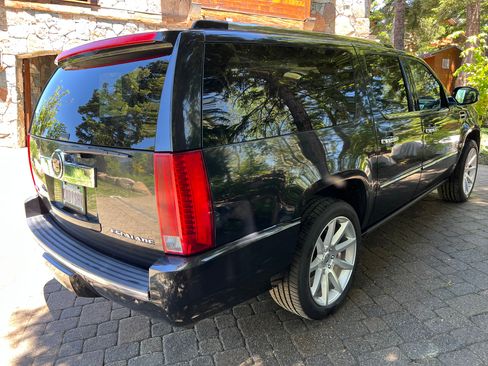 Used 2012 Cadillac Escalade ESV Platinum AWD/4WD image 12