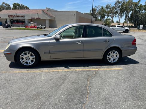 Used 2005 Mercedes-Benz E 320 Sedan image 4