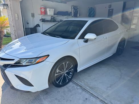 Used 2018 Toyota Camry SE w/ Convenience Package FWD image 4