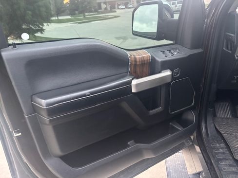 Used 2018 Ford F150 Lariat w/ Equipment Group 502A Luxury image 8