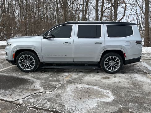 Used 2023 Jeep Grand Wagoneer Series II image 5
