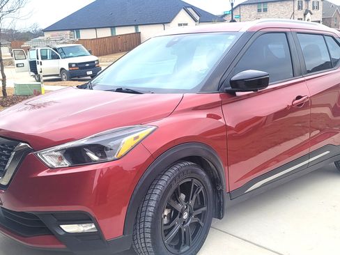 Used 2020 Nissan Kicks SR w/ SR Premium Package image 1