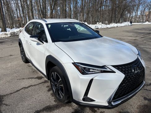 Used 2022 Lexus UX 200 w/ Accessory Package (Z1) image 2