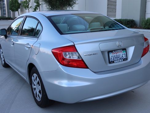 Used 2012 Honda Civic LX image 9