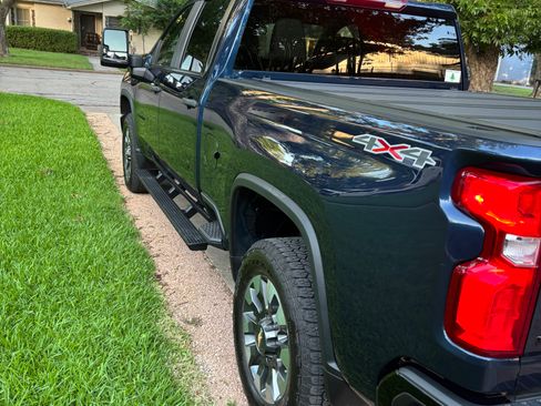 Used 2021 Chevrolet Silverado 2500 Custom w/ Custom Value Package AWD/4WD image 14