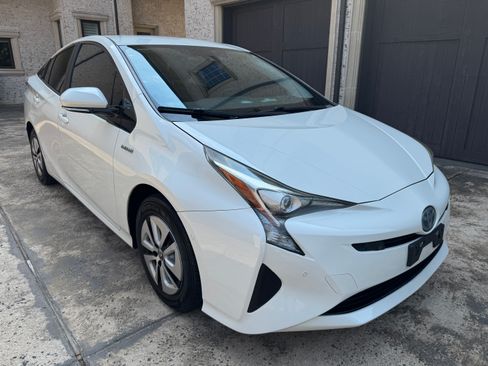 Used 2017 Toyota Prius Two image 16
