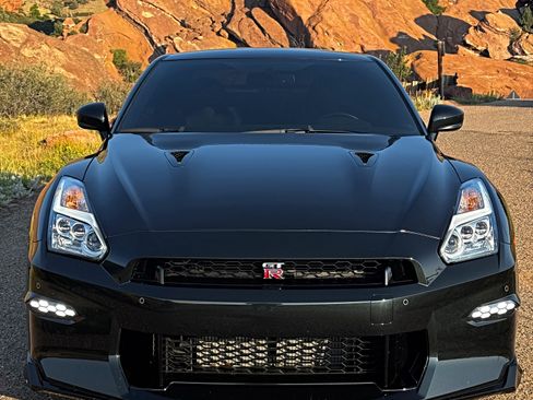 Used 2024 Nissan GT-R w/ Floor Mat Package AWD/4WD image 24