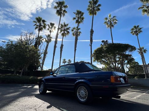 Used 1992 BMW 325i Convertible image 4
