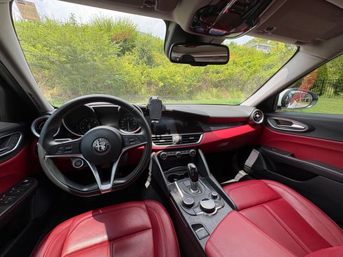 Used 2019 Alfa Romeo Giulia w/ Quick Order Package 22K Sport RWD image 16