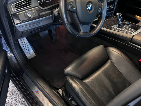 Used 2011 BMW 750i RWD image 13
