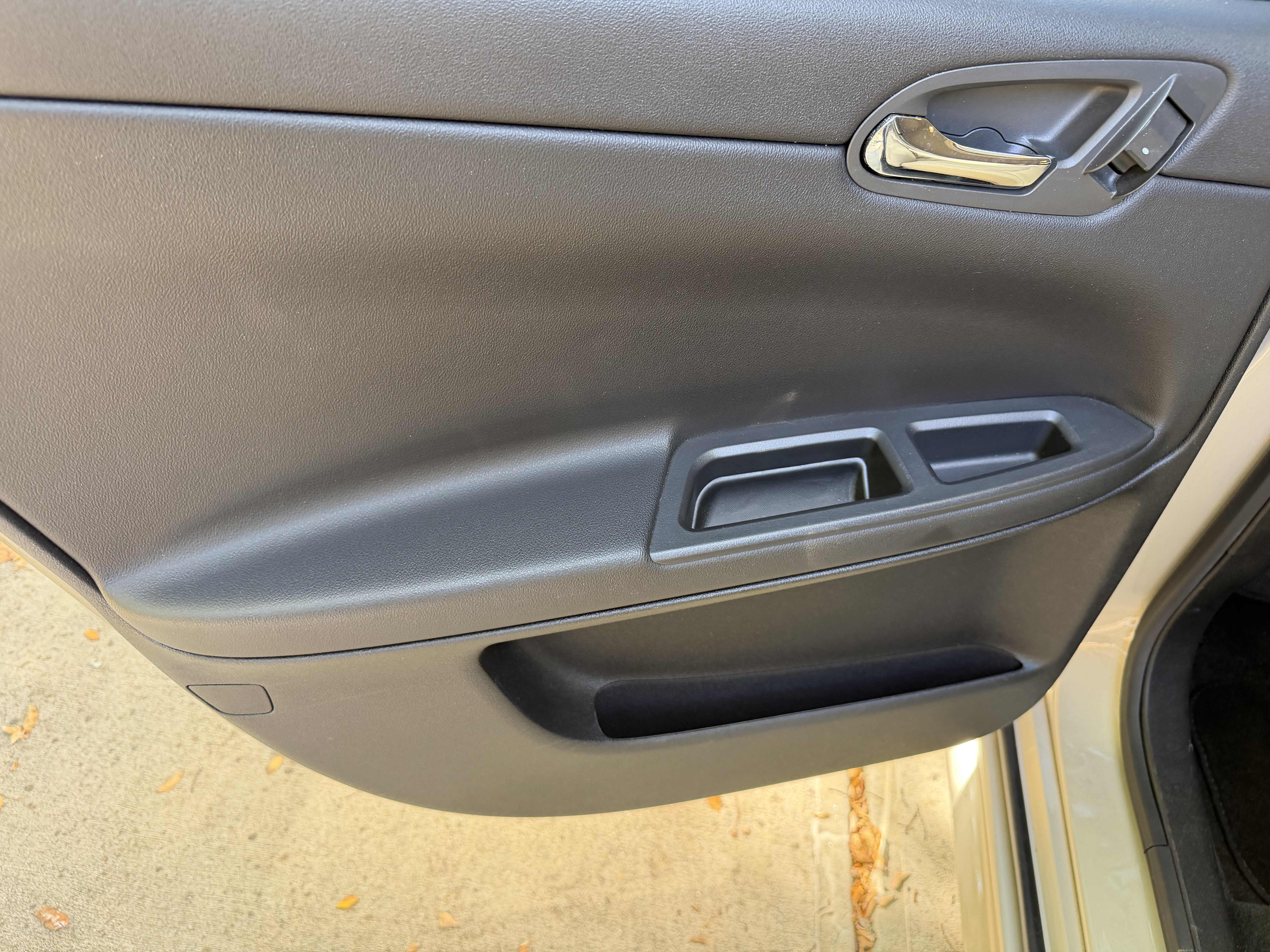 Used 2012 Chevrolet Impala LTZ FWD image 10