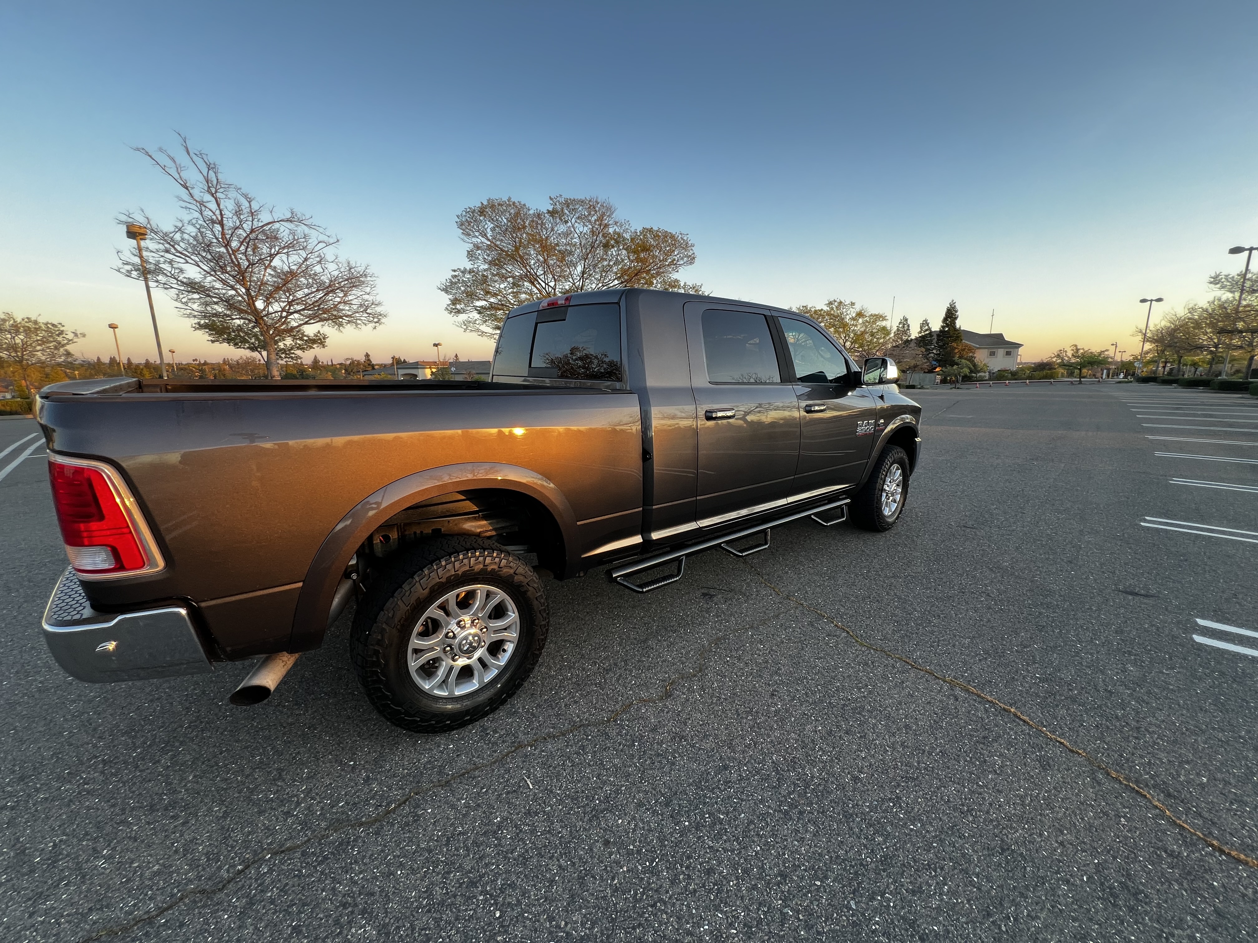 Used 2014 RAM 2500 Laramie w/ Cold Weather Group AWD/4WD image 2