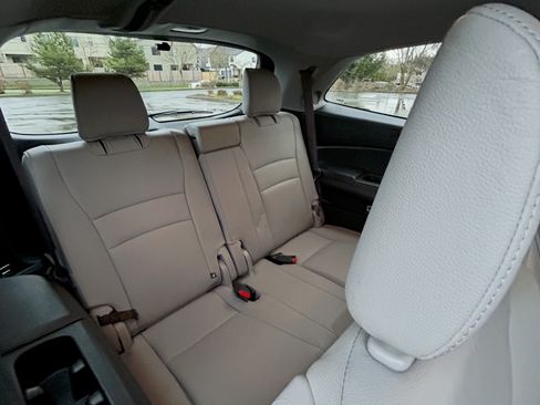 Used 2017 Honda Pilot Touring image 9