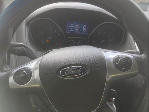 Used 2014 Ford Focus SE w/ SE Winter Package FWD image 6