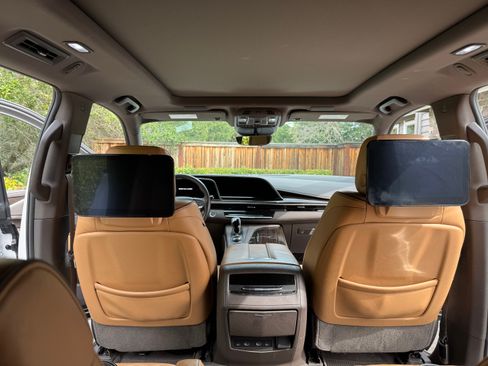 Used 2021 Cadillac Escalade Sport w/ LPO, ONYX Package image 10