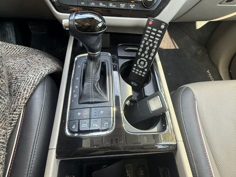 Used 2016 Kia Sedona SX image 16