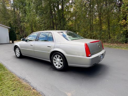 Used 2008 Cadillac DTS image 4