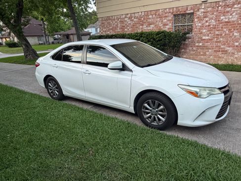 Used 2015 Toyota Camry LE FWD image 9