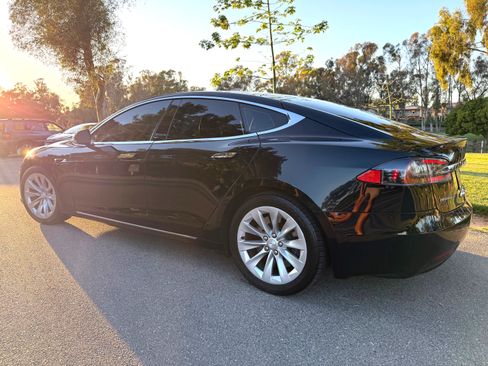 Used 2017 Tesla Model S 75 image 2