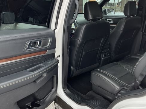 Used 2018 Ford Explorer Platinum image 13