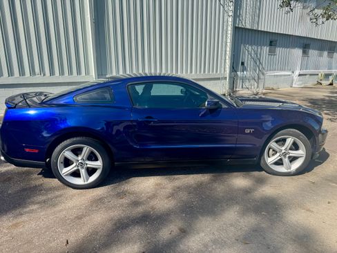 Used 2010 Ford Mustang GT image 1
