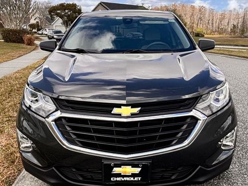 Used 2020 Chevrolet Equinox LS w/ LS Convenience Package FWD image 4