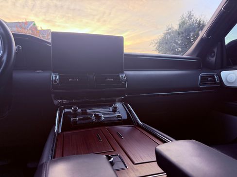 Used 2023 Lincoln Navigator L Reserve image 16