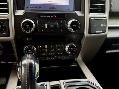 Used 2017 Ford F150 Lariat w/ Equipment Group 502A Luxury AWD/4WD image 11