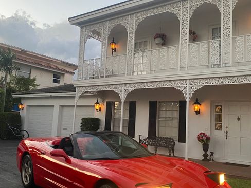 Used 2000 Chevrolet Corvette Convertible w/ Memory Pkg image 1