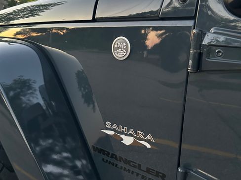Used 2016 Jeep Wrangler Unlimited Sahara w/ Connectivity Group AWD/4WD image 18