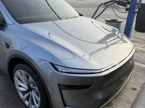 Used 2026 Tesla Model Y 2WD image 5