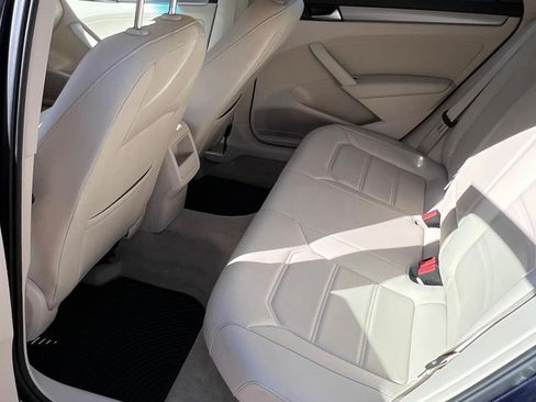 Used 2012 Volkswagen Passat TDI SE image 6