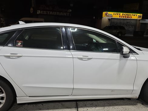 Used 2020 Ford Fusion SE image 16