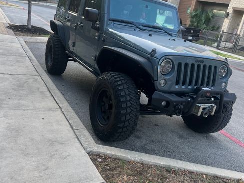 Used 2014 Jeep Wrangler Unlimited Sahara w/ Max Tow Package image 5