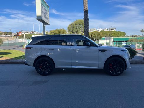 Used 2025 Land Rover Range Rover Sport Dynamic SE image 13