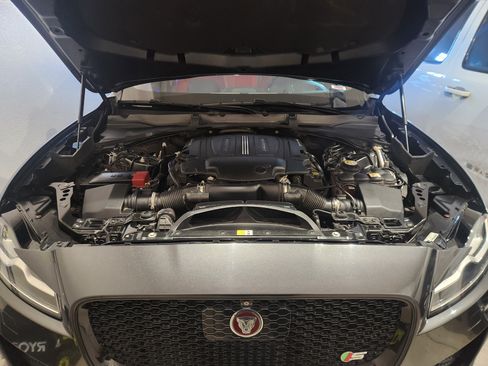 Used 2017 Jaguar F-PACE S image 15