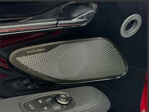 Used 2025 Aston Martin DB12 Convertible image 11