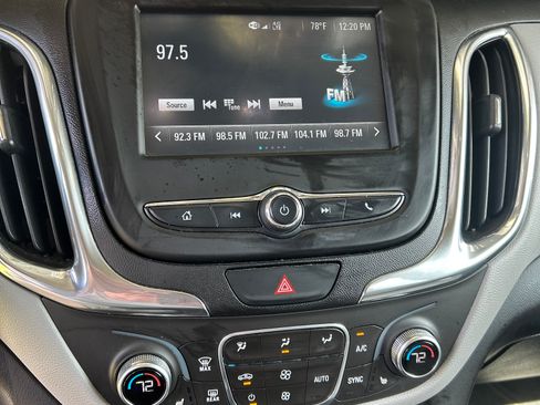 Used 2018 Chevrolet Equinox LT image 11