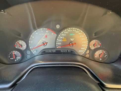 Used 1998 Chevrolet Corvette Convertible RWD image 8