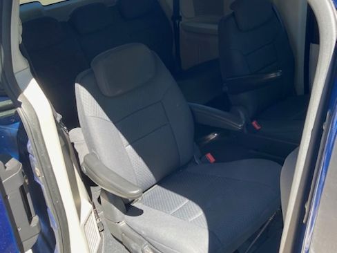 Used 2010 Dodge Grand Caravan SXT image 6