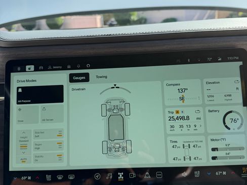 Used 2024 Rivian R1S Adventure image 10