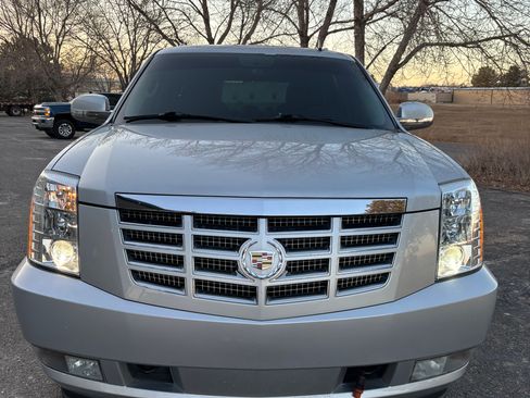 Used 2013 Cadillac Escalade Luxury image 4