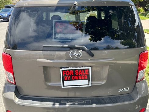 Used 2015 Scion xB FWD image 5